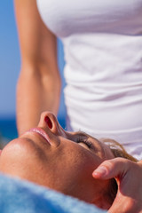 Obraz na płótnie Canvas chiropractic massage therapy woman