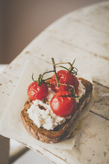 Ricotta Tomaten Brot