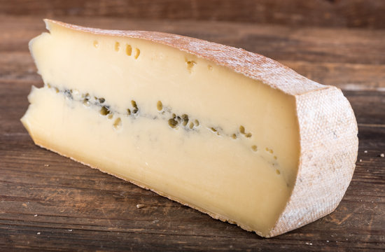 French morbier cheese