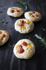 Focaccia mit Kräutern und Cherry Tomaten