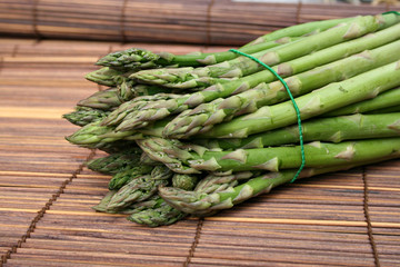 organisch bio spargel grün lifestyle modern close up natürlich 