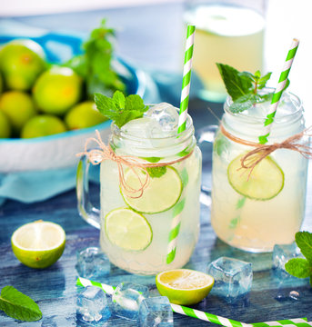 Frische Limonade mit limmeten und Minze 