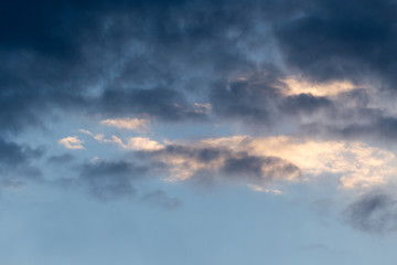 Obraz premium beautiful sky with clouds at dawn