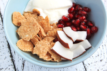 corn flakes with fresh fruits