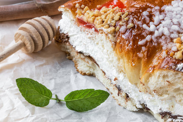 Cream cake with chocolate sauce and mint and coffee