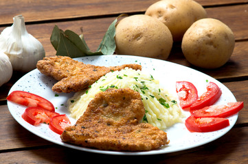 mashed potatoes with chicken breast breaded