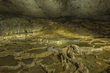 秋芳洞・百枚皿