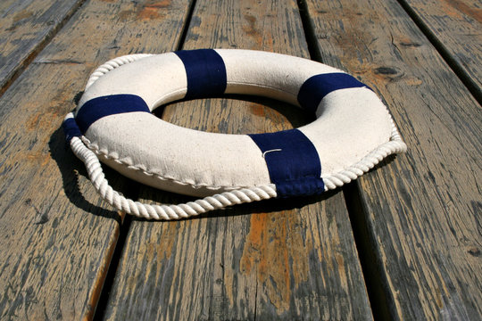 lifestyle rettungsring modern h&ouml;lzern close-up copy space nautic shabby chic urbano