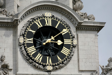 Fototapeta na wymiar Clock on St. Paul's Cathedral, London