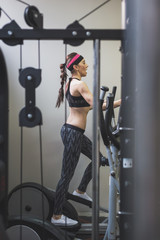 Obraz na płótnie Canvas Beautiful girl doing workout in the gym