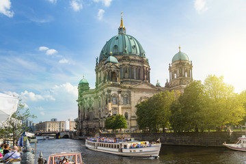 Fototapeta na wymiar Berlin, A tour boat on the Spree River front Berlin Cathedral