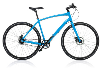 Nieuwe blauwe fiets geïsoleerd op een witte