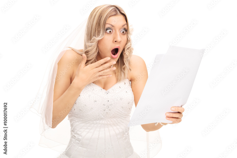 Poster Shocked bride looking at a bill