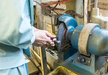 ドリル研磨作業