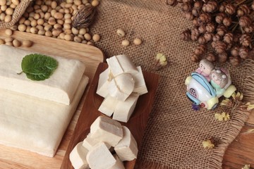 Tofu for cooking and soybean seed.
