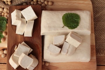 Tofu for cooking and soybean seed.