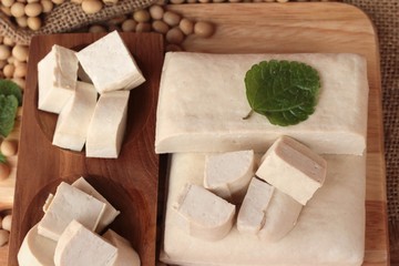 Tofu for cooking and soybean seed.