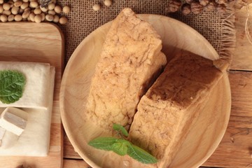 Tofu for cooking and soybean seed.