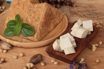 Tofu for cooking and soybean seed.