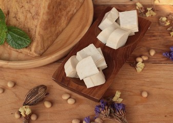 Tofu for cooking and soybean seed.