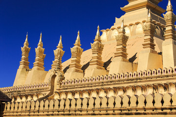 ラオスの首都ビエンチャンの仏教寺院タートルアン