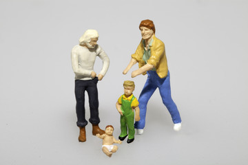 Zwei Väter mit zwei Kindern