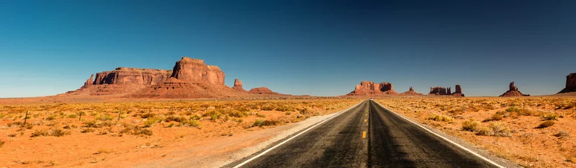 Fotobehang Oranje Weg naar Monument Valley, Arizona