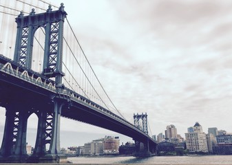 Fototapeta na wymiar Manhattan bridge and the city in vintage style, New York