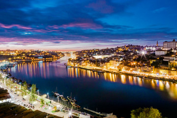 Fototapeta na wymiar Porto in the evening