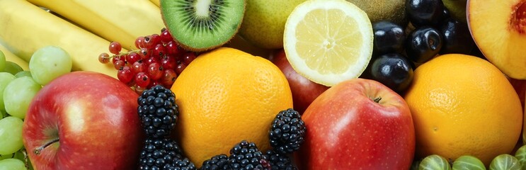 Zitrusfrüchte mit regionales Obst als breitformatiges Foto