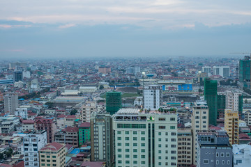 Obraz premium PHNOM PENH, CAMBODIA - Scene of night life at most popular tourist street nr in capital city Phnom Penh, Cambodia