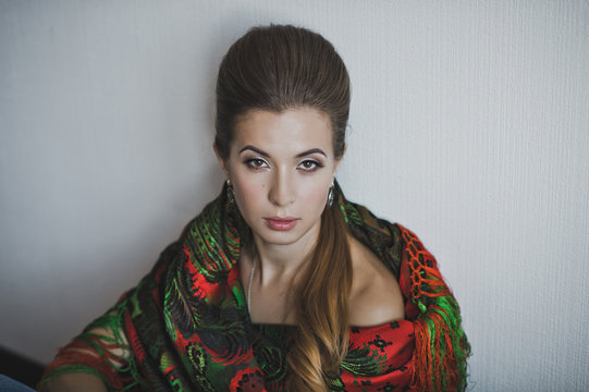 Girl in a brightly coloured shawl 4943.