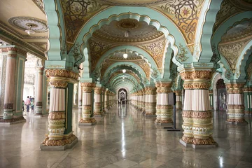 Crédence de cuisine en verre imprimé Inde Intérieur du Palais Royal de Mysore, Inde. Arcs bleus.