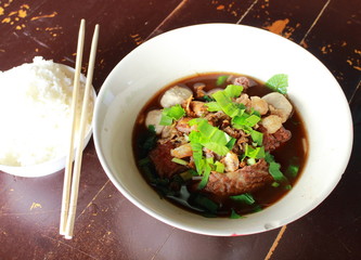  Chinese clear soup with boiled entrails and vegetables