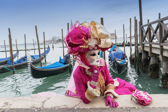 Fototapeta Carnival mask and gondolas in Venice