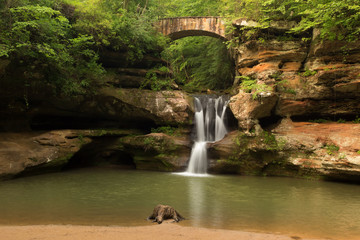 Fototapeta na wymiar Upper Falls at Old Man's Cave, Hocking Hills State Park, Ohio.