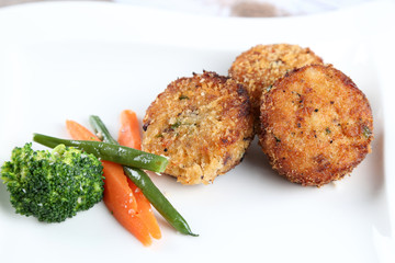 Crab cakes with vegetables