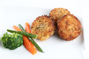 Crab cakes with vegetables