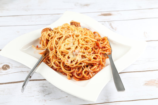 italian spaghetti pasta with tomato sauce