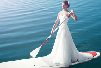 bride stand up paddleboard