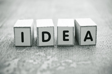 concept mot formé avec des lettres en bois - Idea