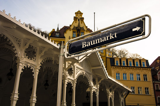 Strassenschild 55 - Baumarkt