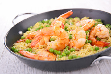 Fototapeta na wymiar rice,pea and shrimp