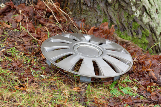 Lost hubcap
