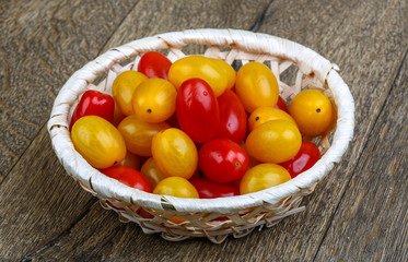 Yellow and red cherry tomatoes