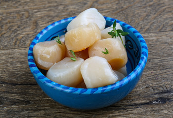 Raw scallops