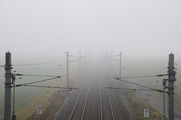 bahnanlage im nebel