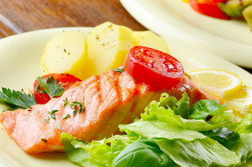 Fried salmon fillet with vegetables