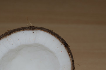kokosnuss mit braunen hintergrund