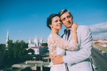 Fototapeta na wymiar beautiful wedding couple together on the roof of a tall building